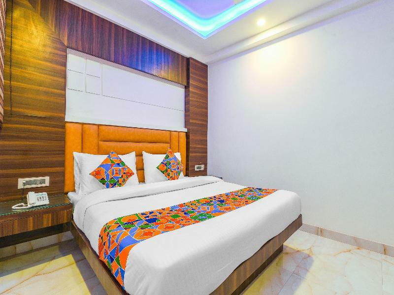 Oyo 15836 Pleasure River Front Resort Tuem Esterno foto