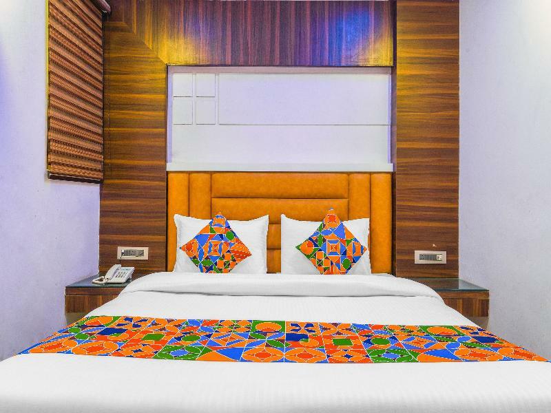 Oyo 15836 Pleasure River Front Resort Tuem Esterno foto